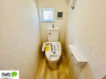 �g�C���@�{�H��ʐ^�F1�E2�K�E�H�V�����b�g�g�C�������B