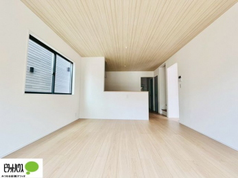 �L�b�`���@�l�C�̃J�E���^�[�L�b�`������́A���r���O�ɂ��邲�Ƒ��̗l�q���f���܂�