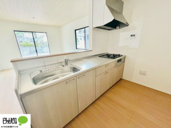 �L�b�`���@�V�z�Ȃ�ł͂̃s�J�s�J�̃L�b�`���͖����̂��������y�������Ă���܂��ˁB