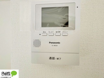 ���̑��@�{�H��ʐ^�F������Ԃ����S��TV���j�^�[�t���C���^�[�z��