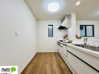 �L�b�`���@�{�H��ʐ^�@�V�z�Ȃ�ł͂̃s�J�s�J�̃L�b�`���͖����̂��������y�������Ă���܂��ˁB