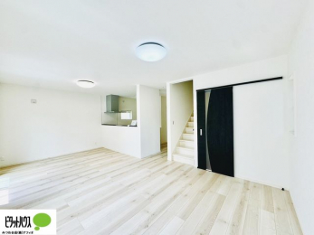 ���r���O�@���R�ƉƑ��̊炪���킹����l�C�̃��r���O�C���K�i�B