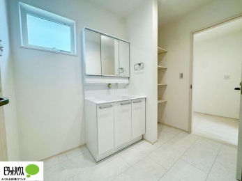 ���ʑ�E���ʏ��@�O�ʋ��̗���A�V���N���ȂǑ������[��������A�L�X�Ƃ������ʉ��ϑ�ł��B