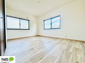 ���[�@2�ʍ̌��Ŗ��邭�A���ʂ��̗ǂ��������ł��B