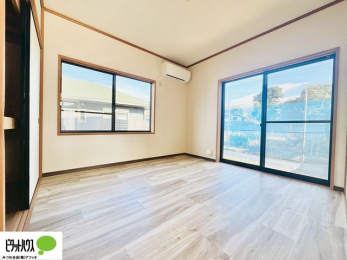 ���[�@�傫�ȑ����疾�邢�z�˂�������܂��B