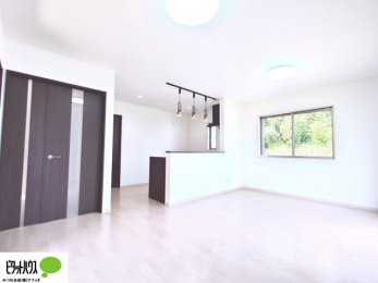 ���r���O�@�l�C�̑ΖʃL�b�`���ŉƑ��݂�Ȃ������ꏏ�B