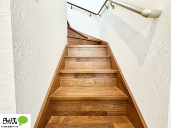 �@�肷��t���K�i�B�����Ȃ��q�l���N�z�̕������S�ɏ�艺��ł��܂��B