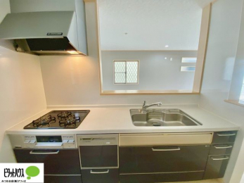 ���̑��@�R�����͊�����3���B�O�����@�\�t���œ����������\�Ȃ̂ŁA�����I�ɂ��������o���܂��B���ʂ̏��Ȃ��f�U�C���Ȃ̂ŁA���������y�X�B