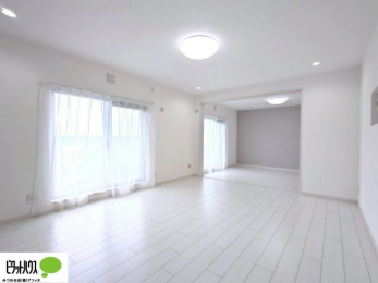 ���r���O�@�傫�ȑ�����ۓI�ȃ��r���O�́A�������邢��C�ɂ��Ă���܂��ˁB