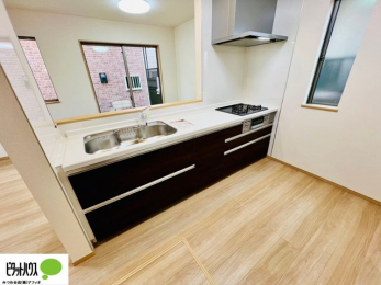 �L�b�`���@�{�H��ʐ^�@�V�z�Ȃ�ł͂̃s�J�s�J�̃L�b�`���͖����̂��������y�������Ă���܂��ˁB