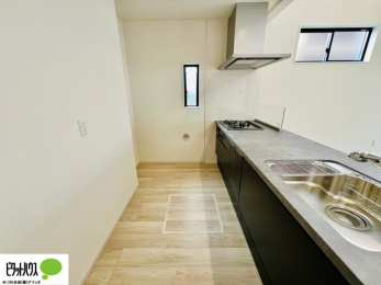 �L�b�`���@�{�H��ʐ^�@�V�z�Ȃ�ł͂̃s�J�s�J�̃L�b�`���͖����̂��������y�������Ă���܂��ˁB