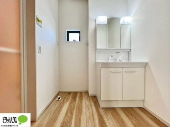 ���ʑ�E���ʏ��@�g���₷���V���v���Ȑ��ʉ��ϑ�B�����̎x�x�͂�������n�܂�܂��B