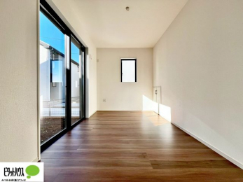 ���̑����ρ@�傫�ȑ����疾�邢�z�˂�������܂��B