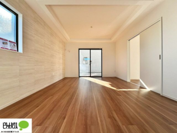 ���r���O�@���R�����������ޒg���ȃ��r���O�B��������ɂ͓Ǐ��₨���Q�ł����Ȃ���̂�т�Ɖ߂����ЂƎ����B