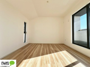 ���[�@�傫�ȑ����疾�邢�z�˂�������܂��B