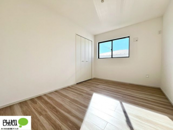 �o���R�j�[�@�w�т̎��Ԃ��V�Ԏ��Ԃ���؂ɂł���q�ǂ������B�Ƌ�̔z�u�����₷���V���v���Ȑ݌v�ŁA�������K�Ɏg���܂��B