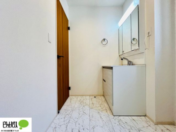 ���ʑ�E���ʏ��@�{�H��ʐ^�@�O�ʋ��̗���A�V���N���ȂǑ������[��������A�L�X�Ƃ������ʉ��ϑ�ł��B