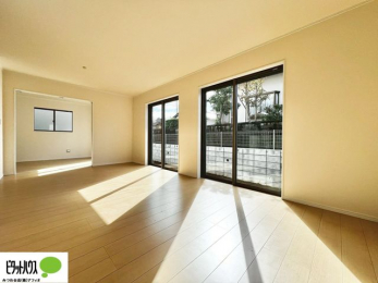 ���r���O�@�傫�ȑ�����ۓI�ȃ��r���O�́A�������邢��C�ɂ��Ă���܂��ˁB