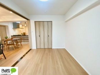 ���[�@���ꂼ��̂������Ɏ��[�X�y�[�X������̂Ńv���C�x�[�g�ȉו����g�߂ɒu�����Ƃ��ł��܂��B