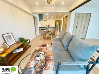 ���r���O�@�l�C�̑ΖʃL�b�`���ŉƑ��݂�Ȃ������ꏏ�B