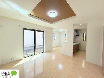 ���r���O�@�傫�ȑ�����ۓI�ȃ��r���O�́A�������邢��C�ɂ��Ă���܂��ˁB