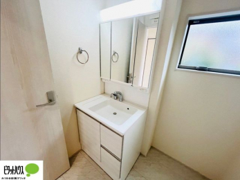 ���ʑ�E���ʏ��@�{�H��ʐ^�F�O�ʋ��̗���A�V���N���ȂǑ������[��������A�L�X�Ƃ������ʉ��ϑ�ł��B