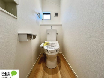 �g�C���@1�E2�K�E�H�V�����b�g�g�C�������B