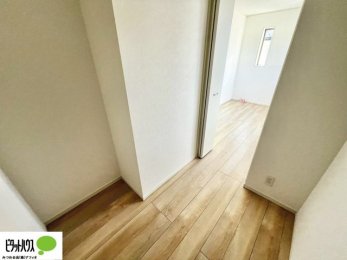 ���[�@�E�H�[�N�C���N���[�[�b�g�͂��m�������[����̂͂������A���s�o�b�N�Ȃǂ̑傫�ȉו������[���Ă����̂ɂ��֗��ł��B