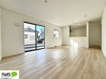 ���r���O�@���R�����������ޒg���ȃ��r���O�B��������ɂ͓Ǐ��₨���Q�ł����Ȃ���̂�т�Ɖ߂����ЂƎ����B