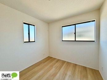 ���[�@2�ʍ̌��Ŗ��邭�A���ʂ��̗ǂ��������ł��B