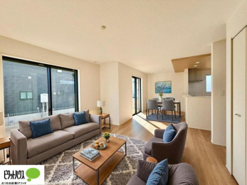 ���r���O�@�傫�ȑ�����ۓI�ȃ��r���O�́A�������邢��C�ɂ��Ă���܂��ˁB�����ۂ̎����ʐ^��CG�ŉƋ��z�u�����C���[�W�ł���A���ۂƂ͑����قȂ�܂��B