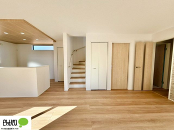 ���r���O�@���R�ƉƑ��̊炪���킹����l�C�̃��r���O�C���K�i�B