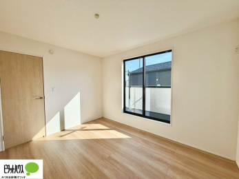 �Q���@�傫�ȑ����疾�邢�z�˂�������܂��B