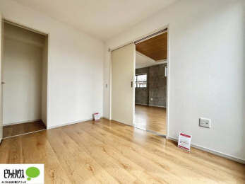 ���[�@���ꂼ��̂������Ɏ��[�X�y�[�X������̂Ńv���C�x�[�g�ȉו����g�߂ɒu�����Ƃ��ł��܂��B