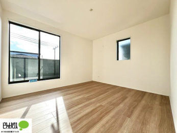 ���[�@�傫�ȑ����疾�邢�z�˂�������܂��B