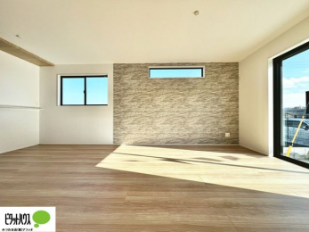 ���r���O�@���R�����������ޒg���ȃ��r���O�B��������ɂ͓Ǐ��₨���Q�ł����Ȃ���̂�т�Ɖ߂����ЂƎ����B