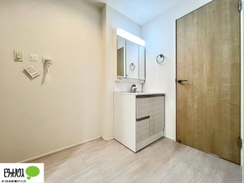 ���ʑ�E���ʏ��@�O�ʋ��̗���A�V���N���ȂǑ������[��������A�L�X�Ƃ������ʉ��ϑ�ł��B