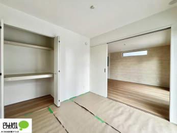 �Q���@�a���ɂ��鉟����͗��q�p�̕z�c��G�߂̕z�c����������ۊǂł��܂��B