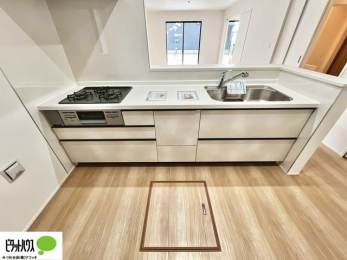 �L�b�`���@�R�����͊�����3���B�O�����@�\�t���œ����������\�Ȃ̂ŁA�����I�ɂ��������o���܂��B���ʂ̏��Ȃ��f�U�C���Ȃ̂ŁA���������y�X�B