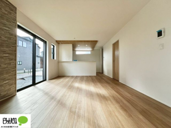 ���r���O�@���R�����������ޒg���ȃ��r���O�B��������ɂ͓Ǐ��₨���Q�ł����Ȃ���̂�т�Ɖ߂����ЂƎ����B