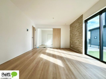 ���r���O�@�傫�ȑ�����ۓI�ȃ��r���O�́A�������邢��C�ɂ��Ă���܂��ˁB