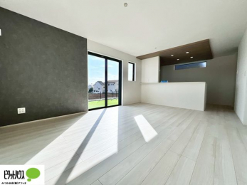 ���r���O�@���R�����������ޒg���ȃ��r���O�B��������ɂ͓Ǐ��₨���Q�ł����Ȃ���̂�т�Ɖ߂����ЂƎ����B