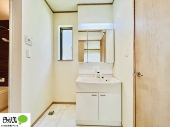 ���ʑ�E���ʏ��@�{�H��ʐ^�@�O�ʋ��̗���A�V���N���ȂǑ������[��������A�L�X�Ƃ������ʉ��ϑ�ł��B