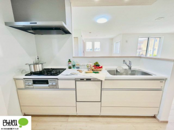 �L�b�`���@�{�H��ʐ^�F�Ƒ��Ƃ��b���Ȃ���y���������ł���J�E���^�[�L�b�`��