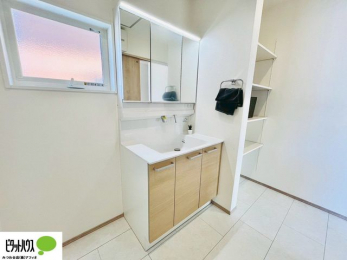 ���ʑ�E���ʏ��@�{�H��ʐ^�F�O�ʋ��̗���A�V���N���ȂǑ������[��������A�L�X�Ƃ������ʉ��ϑ�ł��B