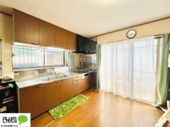 �L�b�`���@�傫�ȑ�����ۓI�ȃ��r���O�́A�������邢��C�ɂ��Ă���܂��ˁB