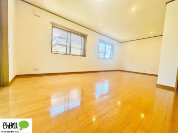 ���r���O�@�C���e���A�̉f����L�X�Ƃ������r���O