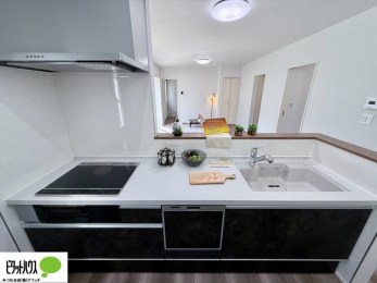 �L�b�`���@�V�z�Ȃ�ł͂̃s�J�s�J�̃L�b�`���͖����̂��������y�������Ă���܂��ˁB