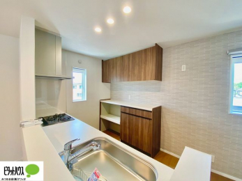 ���̑��@�L�b�`�����ɂ͒݌˒I�ƃJ�E���^�[���[�t���Œ������̐����⏬�������q�l�̂���`�����ł��܂��B