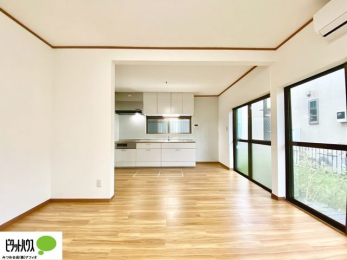 ���r���O�@���R�����������ޒg���ȃ��r���O�B��������ɂ͓Ǐ��₨���Q�ł����Ȃ���̂�т�Ɖ߂����ЂƎ����B